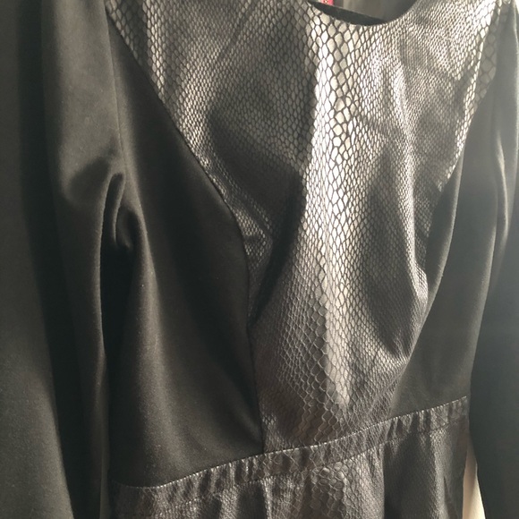 Guess Faux Snakeskin Peplum Top - Picture 5 of 6